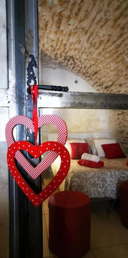 Chambre D Hote De Charme Avec Plein D Authenticite Du 13 Eme Siecle Châteauneuf-du-Pape Buitenkant foto