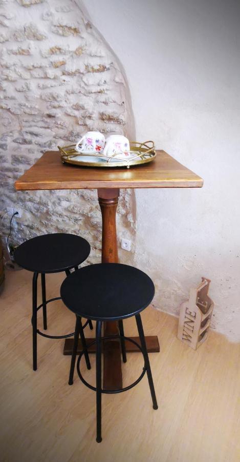 Chambre D Hote De Charme Avec Plein D Authenticite Du 13 Eme Siecle Châteauneuf-du-Pape Buitenkant foto