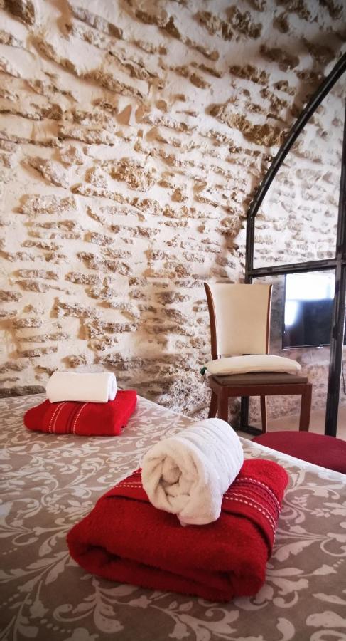 Chambre D Hote De Charme Avec Plein D Authenticite Du 13 Eme Siecle Châteauneuf-du-Pape Buitenkant foto